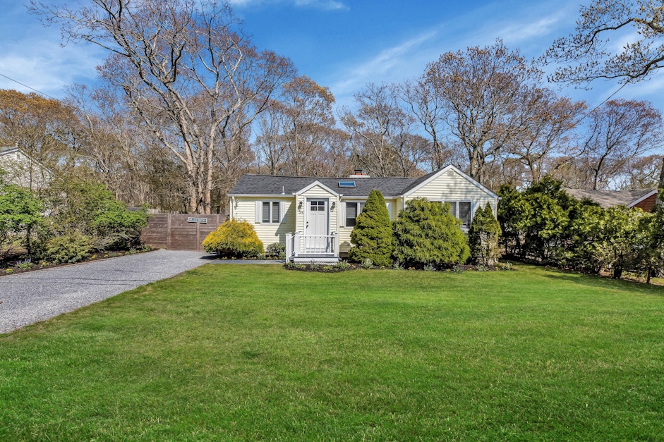 39 Foster Avenue, Hampton Bays, NY 11946, Presented by Constance Porto